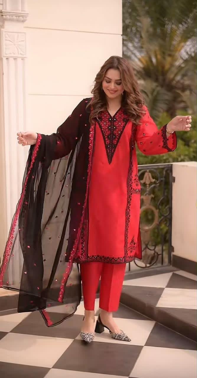 Heavy Embroidered Lawn 3Pc Unstitched Suit