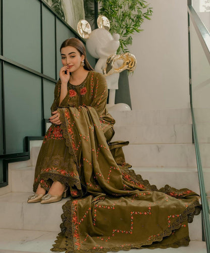 Embroidered Lawn 3 Piece- Luxury Edit