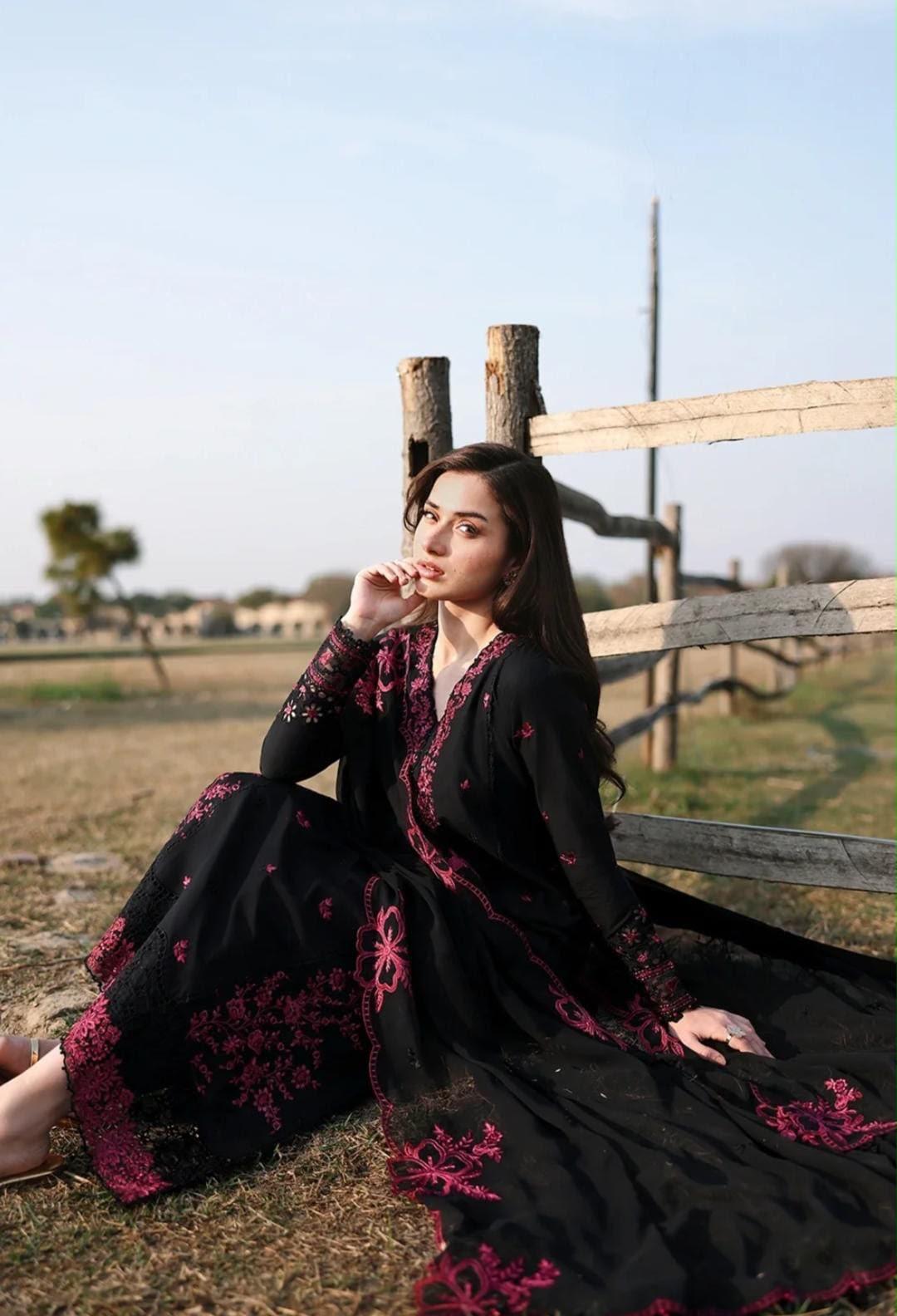 Fully Embroidered Dhanak 3-Piece Suit
